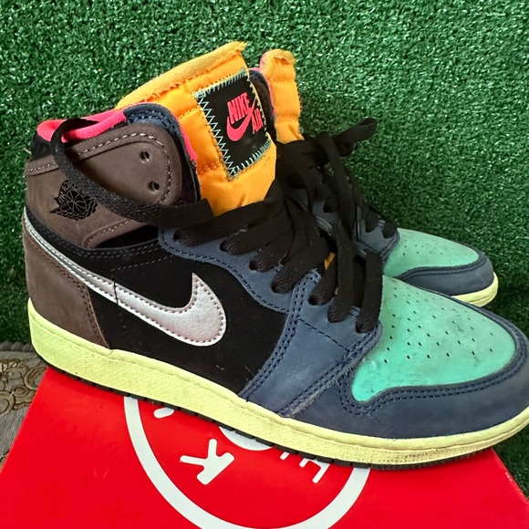 🎨Jordan 1 Retro High Tokyo Bio Hack🎨 - Picture 3 of 5